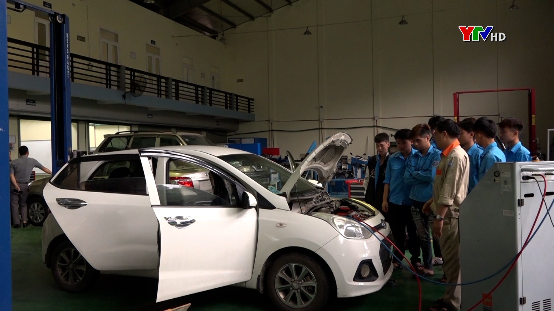 Nở rộ xu hướng học nghề sửa chữa ô tô ở giới trẻ Yên Bái