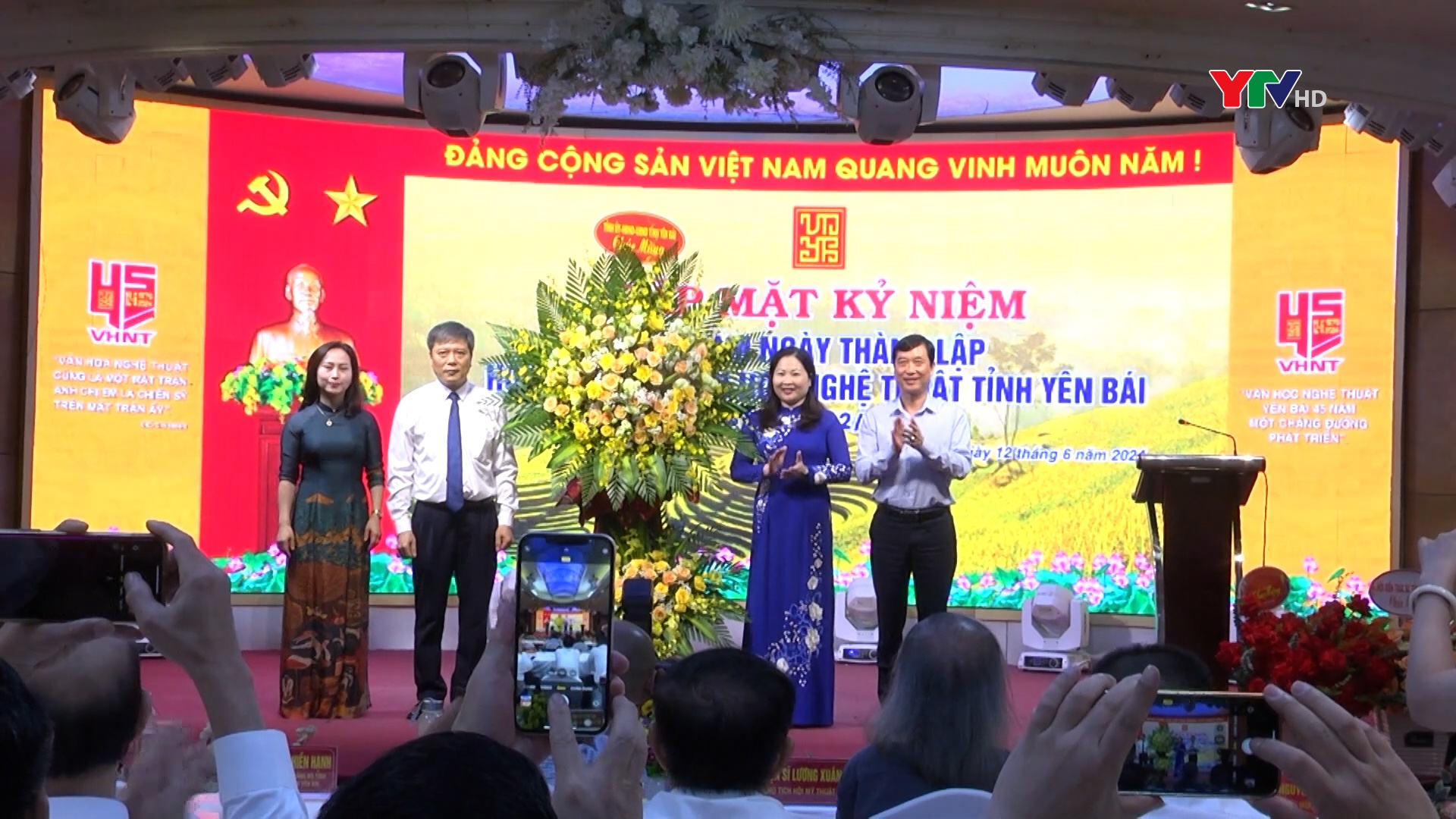 Gặp mặt kỷ niệm 45 năm thành lập Hội Liên hiệp Văn học nghệ thuật tỉnh Yên Bái