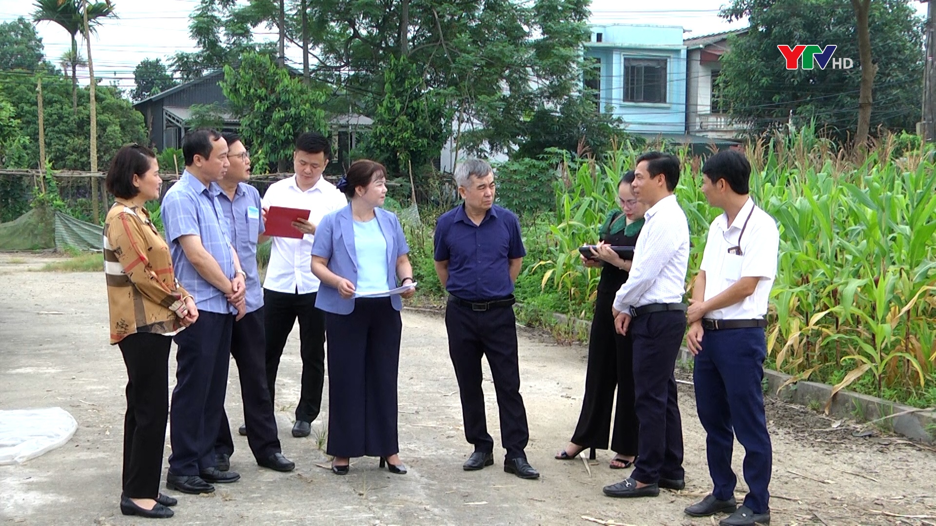 Đồng chí Phó Chủ tịch HĐND tỉnh Hoàng Thị Thanh Bình giám sát kết quả giải quyết kiến nghị của cử tri thành phố Yên Bái