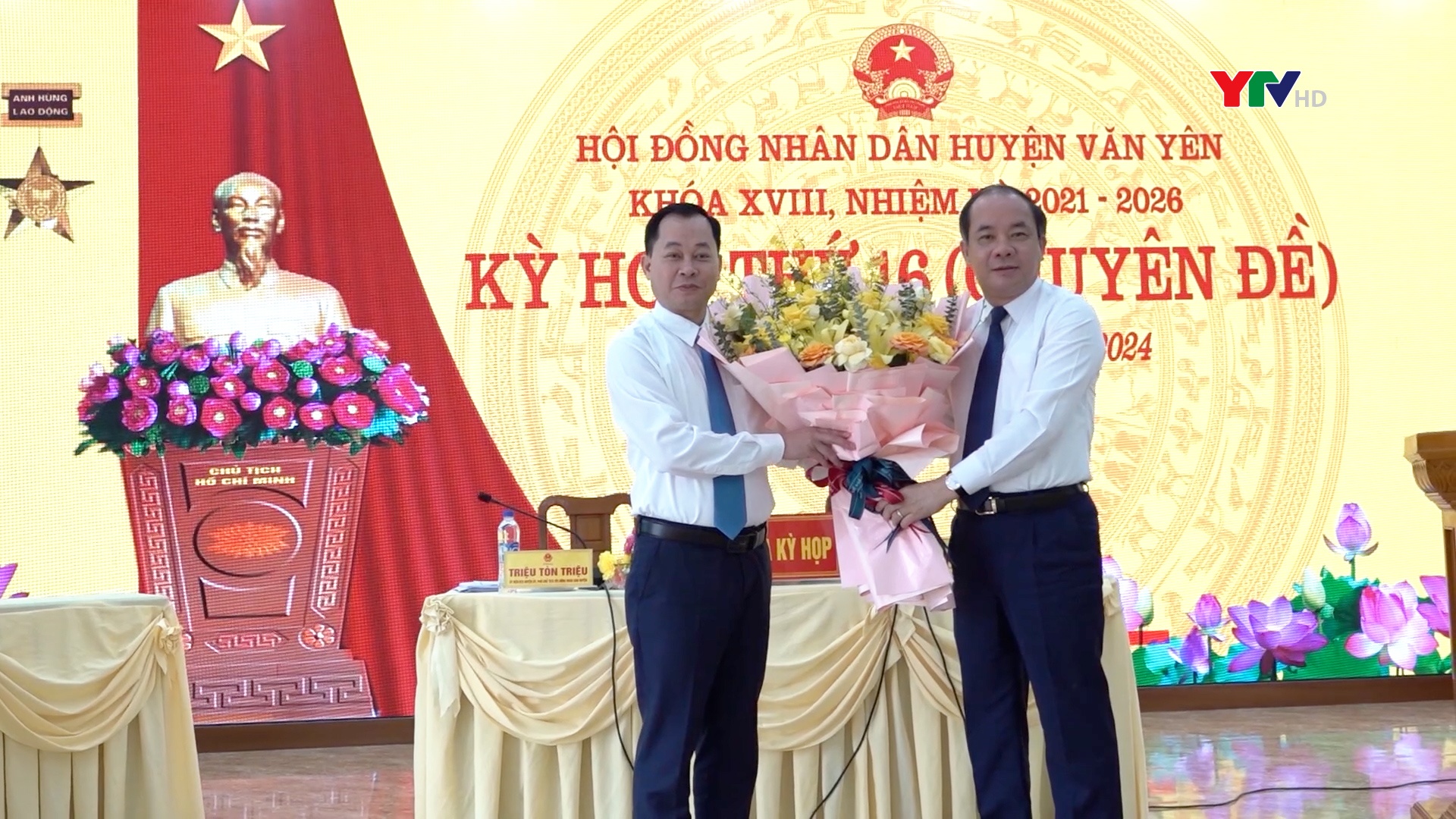 Đồng chí Lê Thành Hùng được bầu giữ chức Phó Chủ tịch UBND huyện Văn Yên