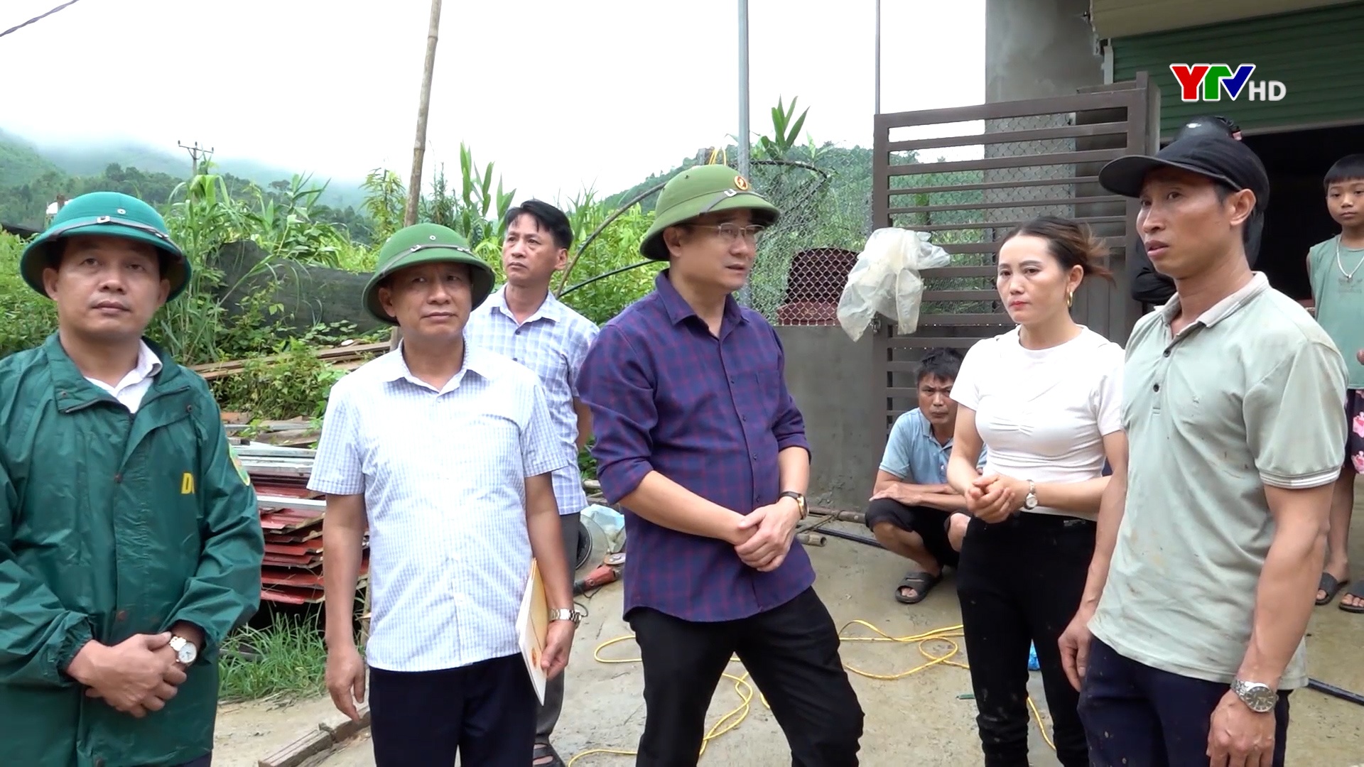 Văn Yên: Thăm hỏi, hỗ trợ các gia đình bị thiệt hại do mưa lớn