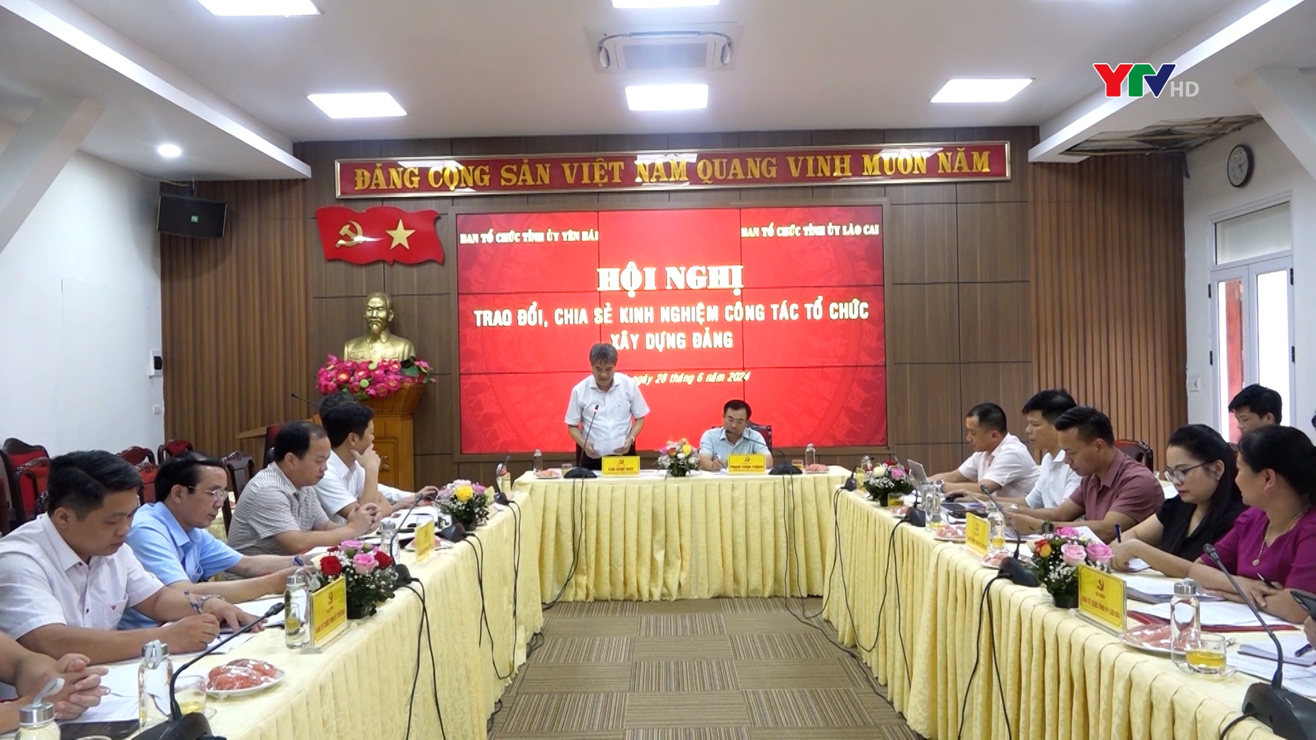 Ban Tổ chức Tỉnh ủy Yên Bái và Lào Cai trao đổi, chia sẻ kinh nghiệm về công tác tổ chức xây dựng Đảng