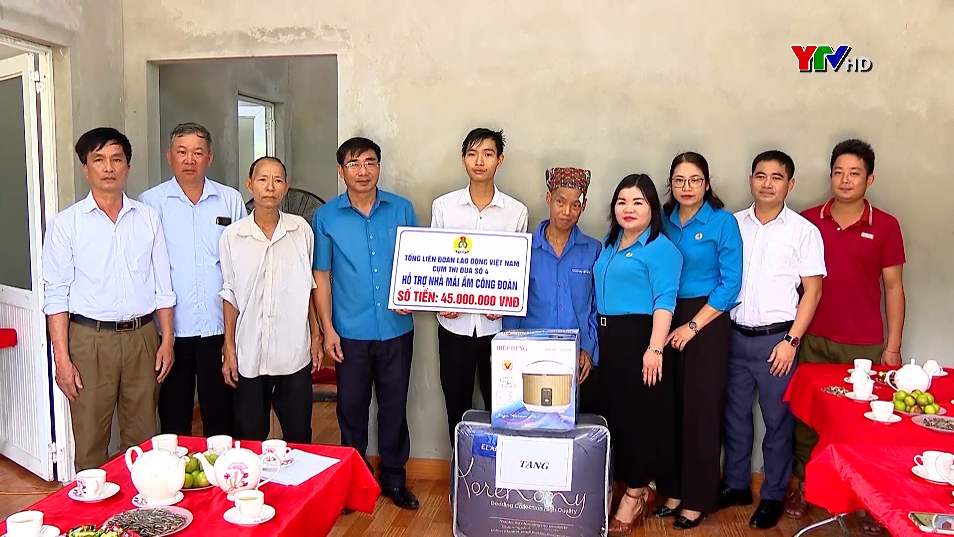 Trao nhà "Mái ấm công đoàn" cho đoàn viên Công đoàn cơ sở công ty TNHH Hapaco Yên Sơn