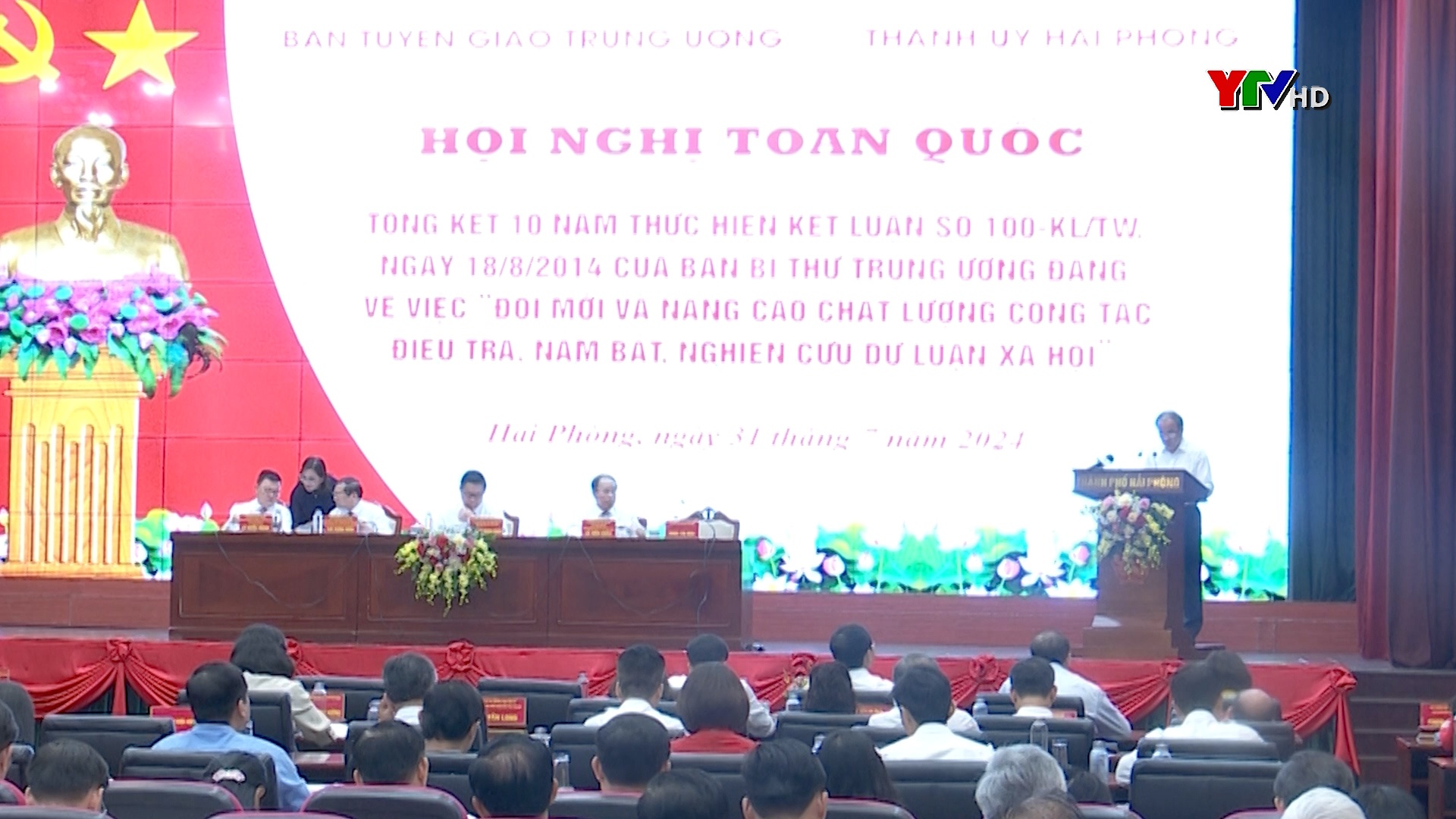 Đồng chí Phó Bí thư Thường trực Tỉnh ủy Tạ Văn Long phát biểu tham luận tại Hội nghị toàn quốc tổng kết 10 năm thực hiện Kết luận số 100-KL/TW