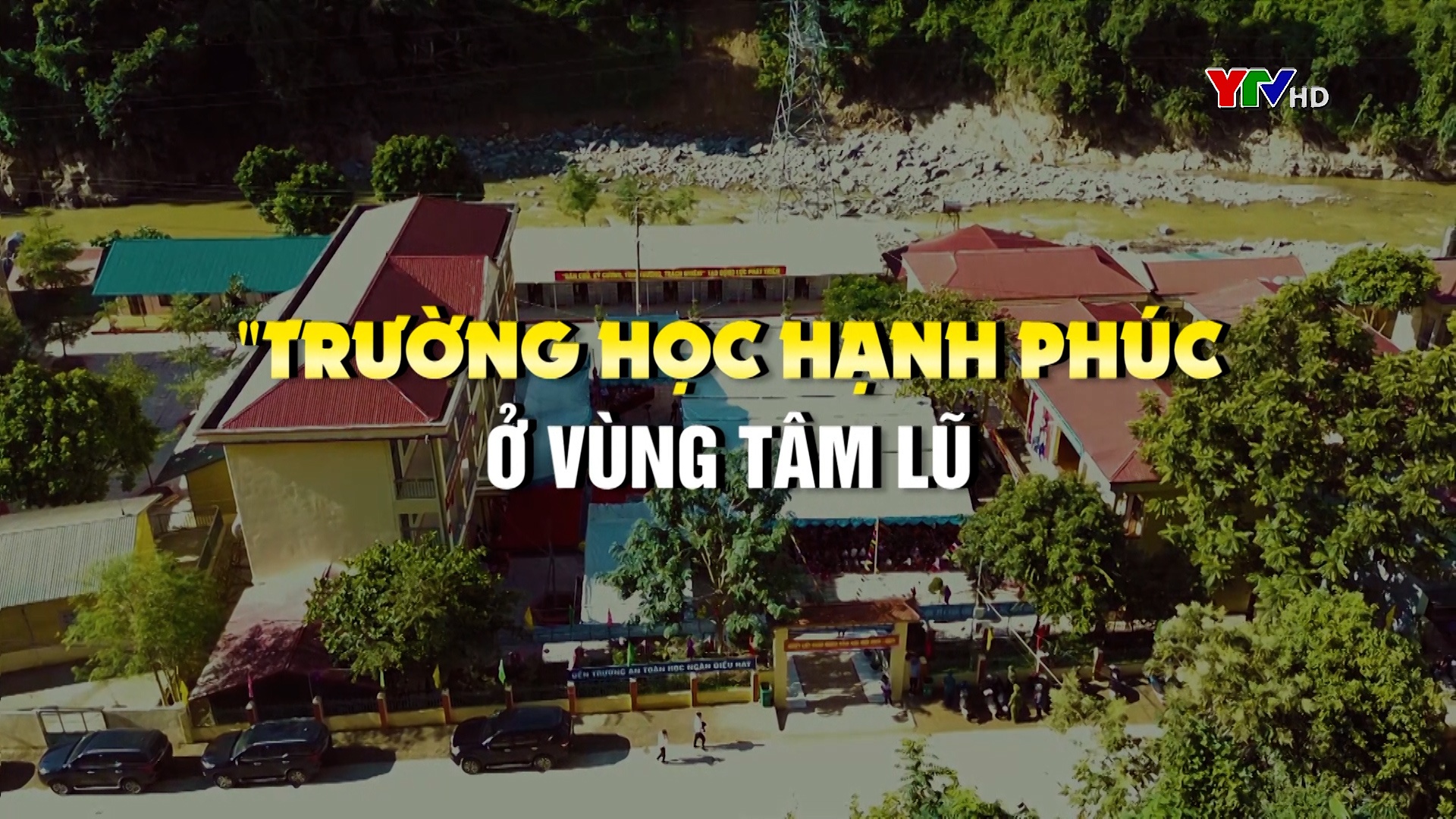 Trường học hạnh phúc ở vùng tâm lũ