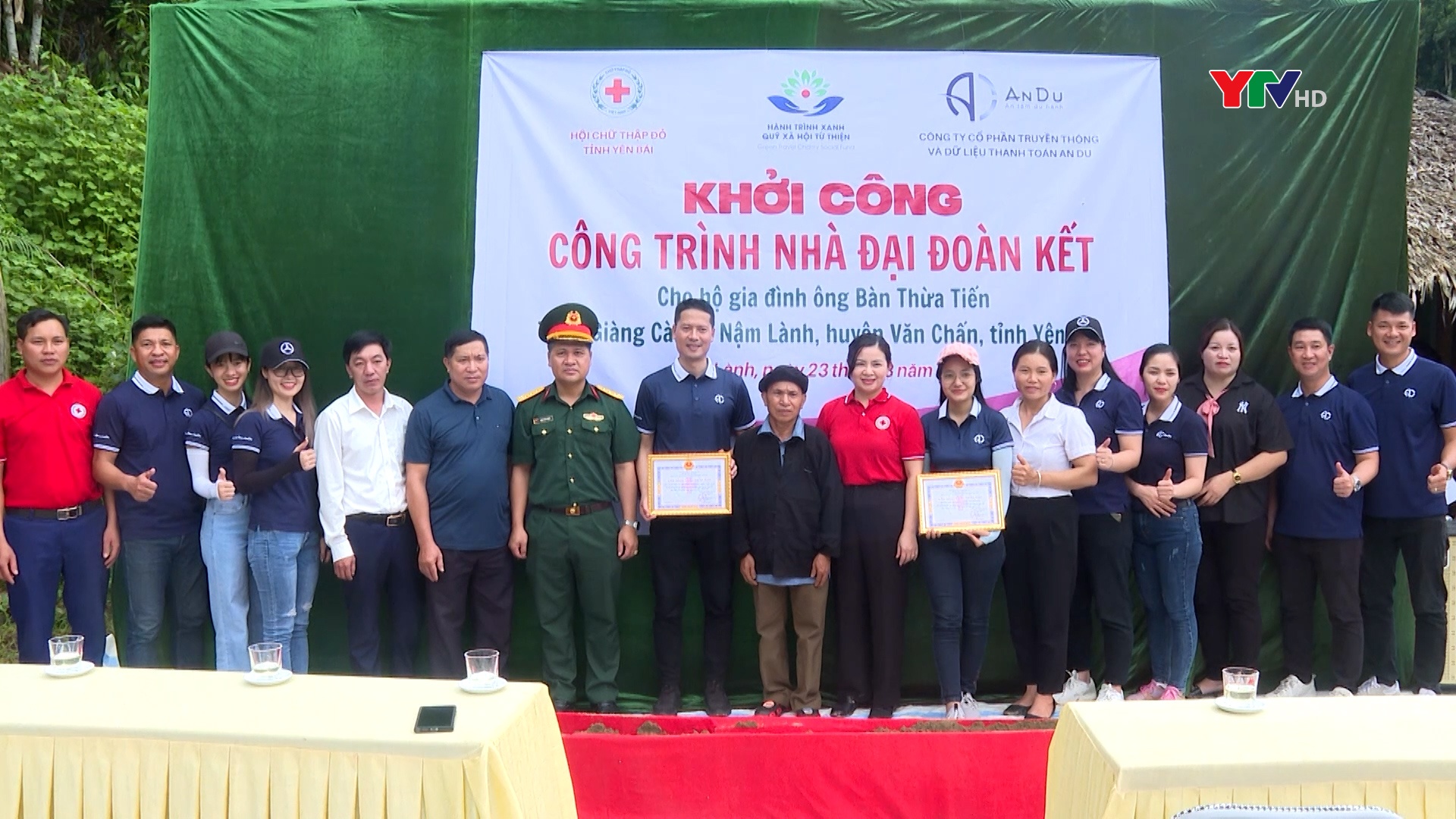 Khởi công xây dựng nhà cho hộ nghèo tại huyện Văn Chấn