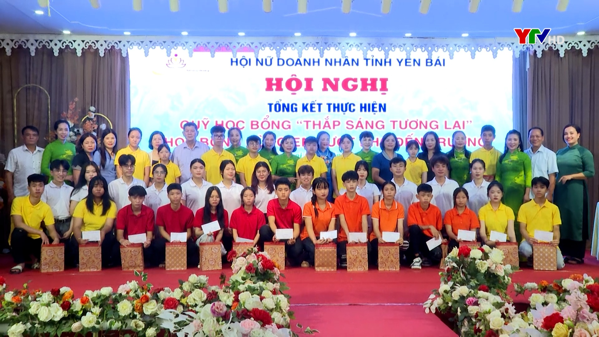 Tổng kết thực hiện Quỹ học bổng “ Thắp sáng tương lai” và  học bổng “Cùng em vượt khó đến trường”