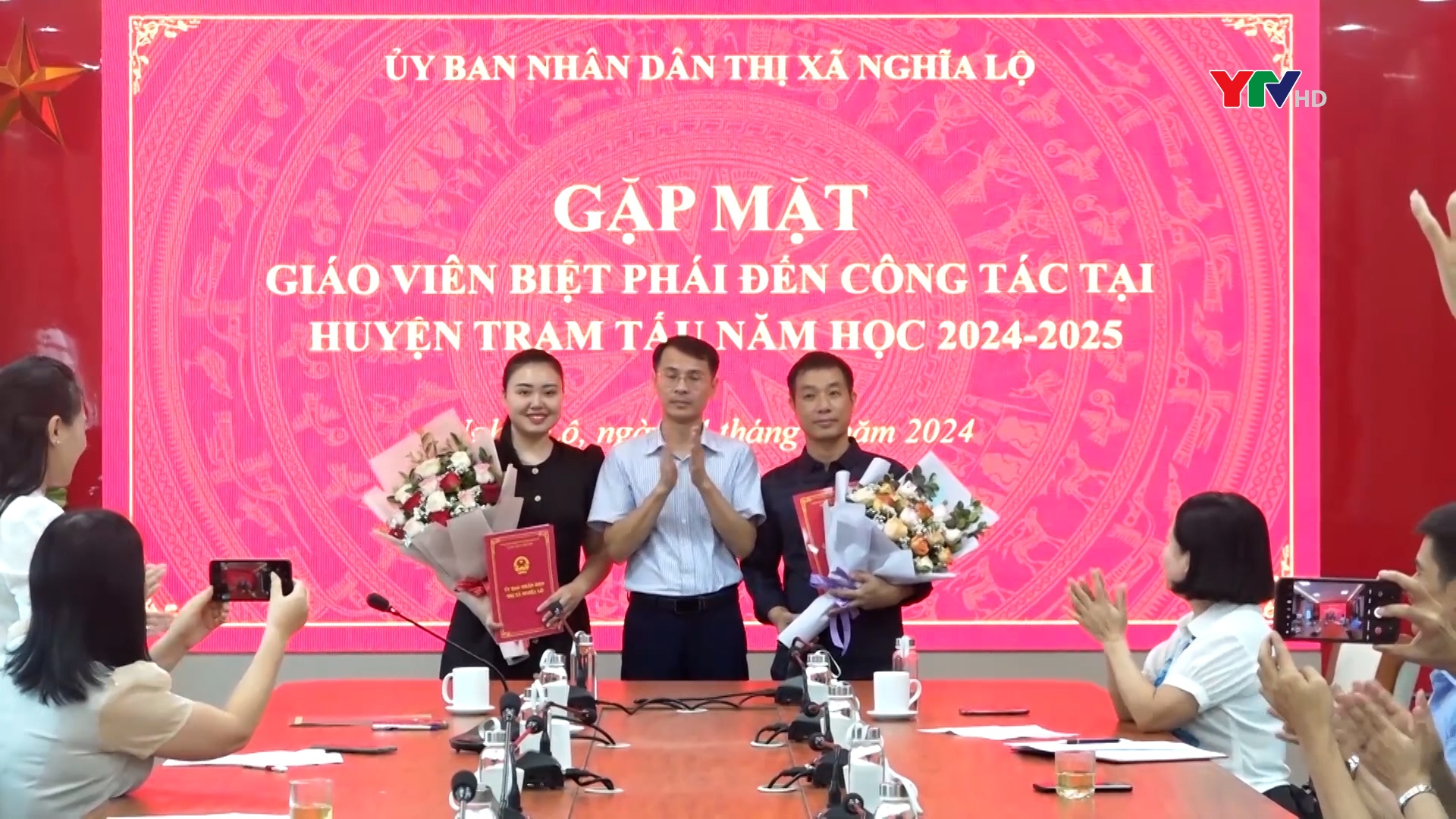 Thị xã Nghĩa Lộ gặp mặt giáo viên biệt phái tại huyện Trạm Tấu