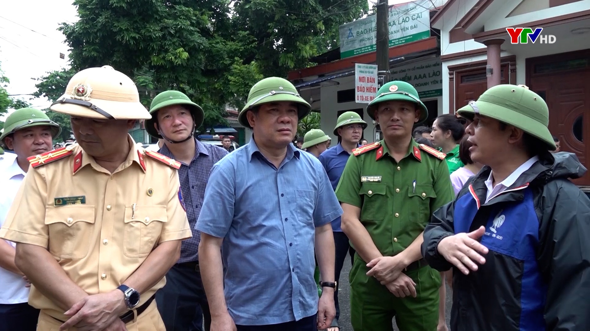 Đồng chí Phó Bí thư Thường trực Tỉnh ủy Tạ Văn Long kiểm tra vùng ngập lũ tại thành phố Yên Bái