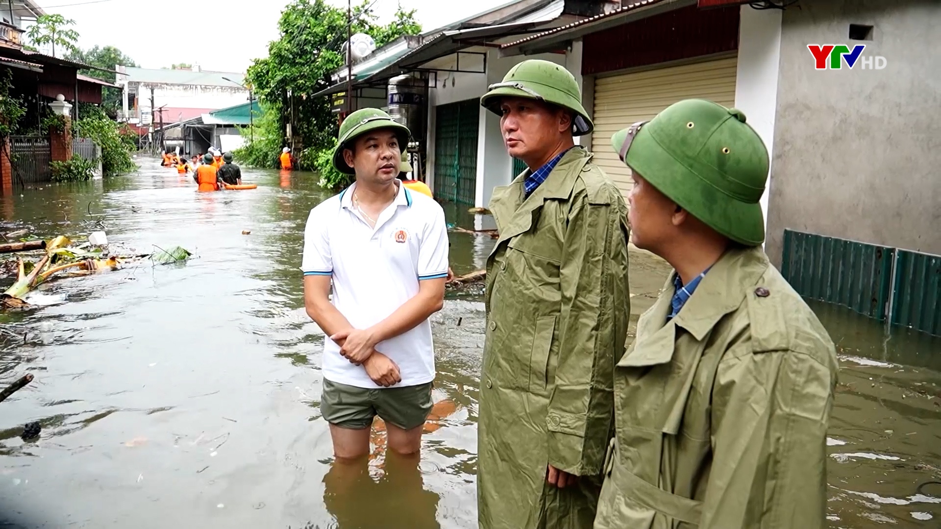 Đồng chí Chủ tịch UBND tỉnh Yên Bái Trần Huy Tuấn kiểm tra tình hình mưa lũ tại huyện Yên Bình