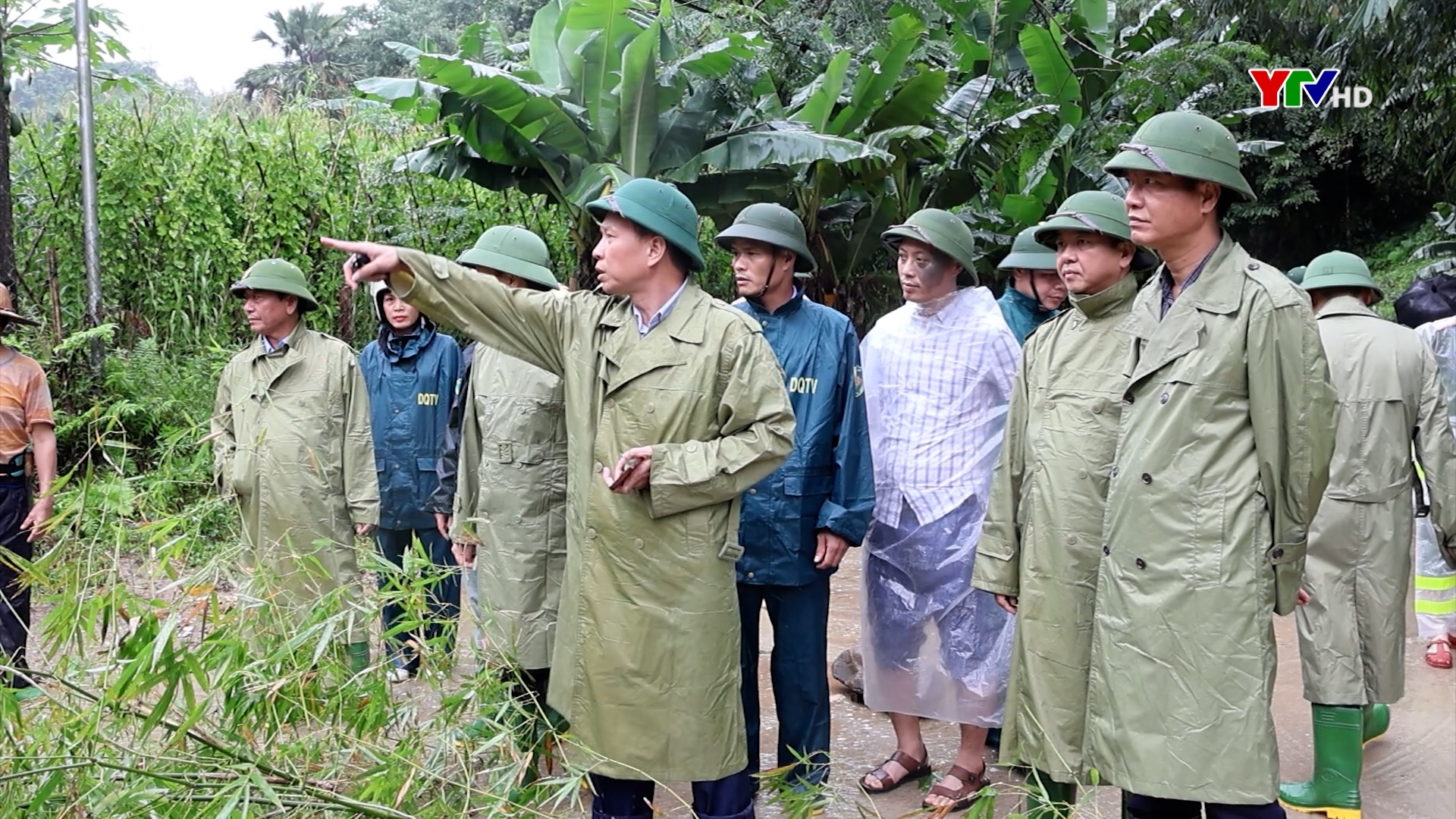 Đồng chí Phó Chủ tịch Thường trực UBND tỉnh Nguyễn Thế Phước kiểm tra thiệt hại các công trình giao thông tại Lục Yên