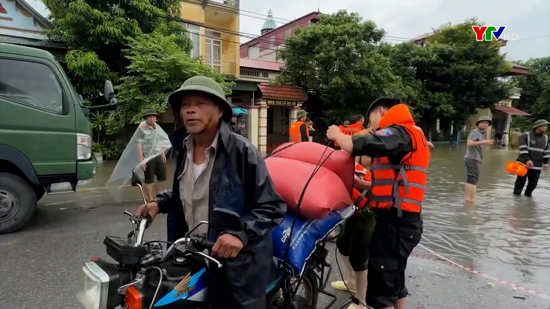 Huyện Yên Bình di dời trên 2.500 hộ dân do xả lũ thuỷ điện Thác Bà