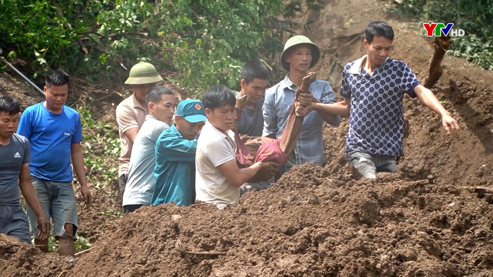 Văn Yên: 3 người tử vong do sạt lở đất tại thôn Khe Pháo, xã Châu Quế Hạ