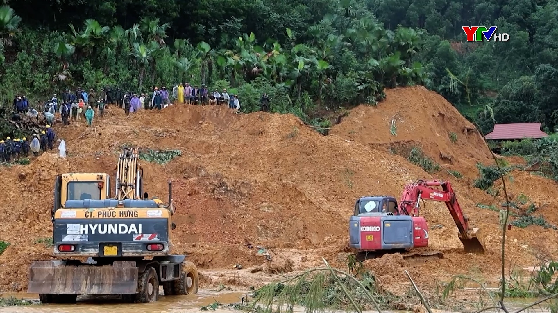 Doanh nghiệp trên địa bàn huyện Lục Yên chung tay khắc phục hậu quả thiên tai