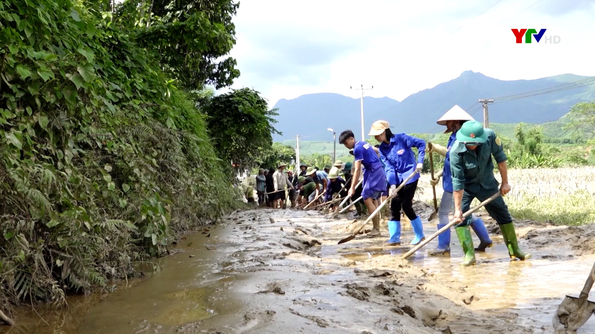 Văn Yên đảm bảo vệ sinh môi trường sau lũ