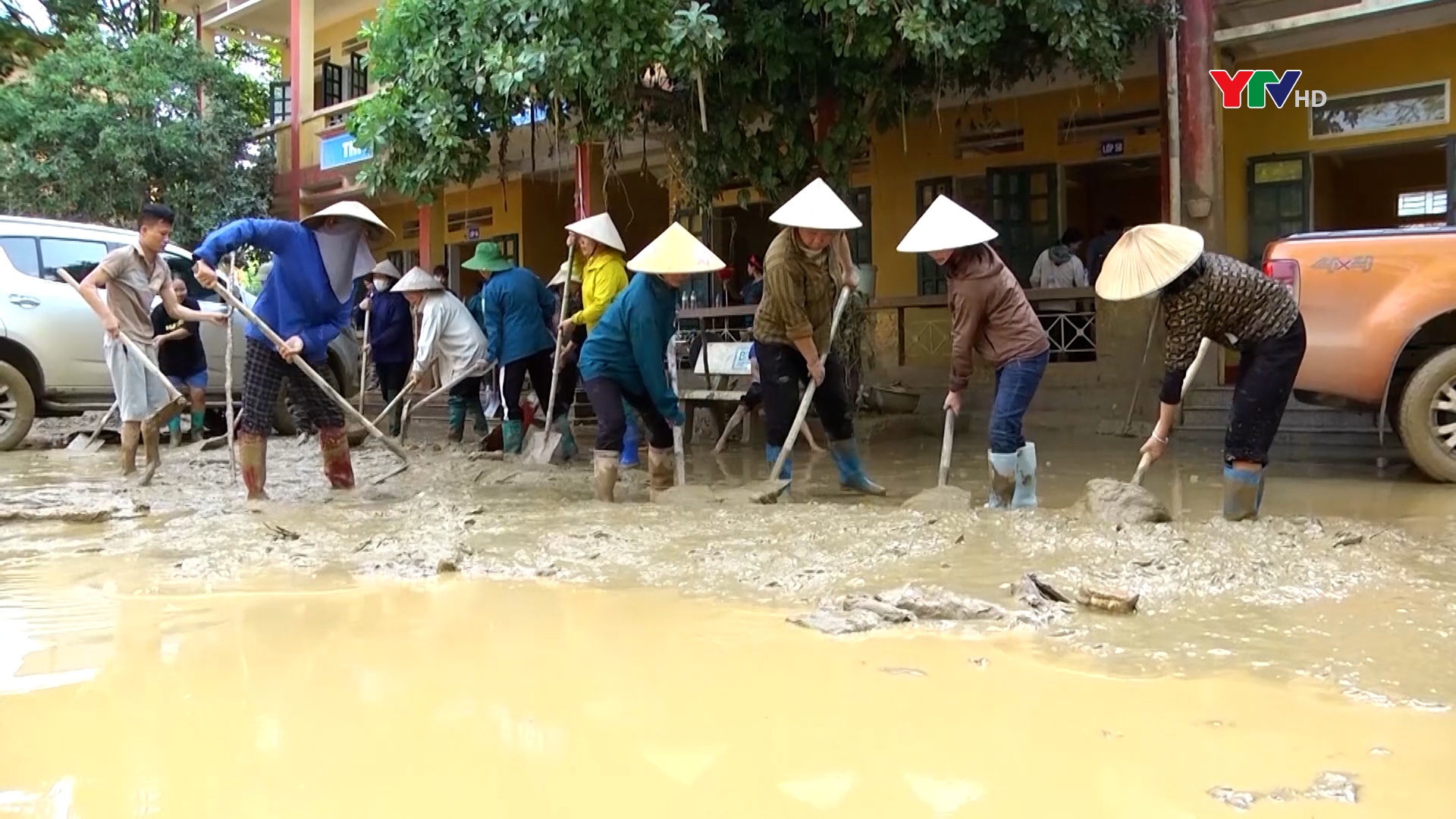 Nhân dân xã Minh Chuẩn (Lục Yên) tập trung khắc phục nhà cửa sau lũ