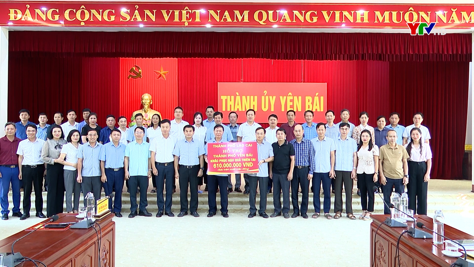 Thành phố Lào Cai hỗ trợ thành phố Yên Bái hơn 600 triệu đồng khắc phục hậu quả bão số 3