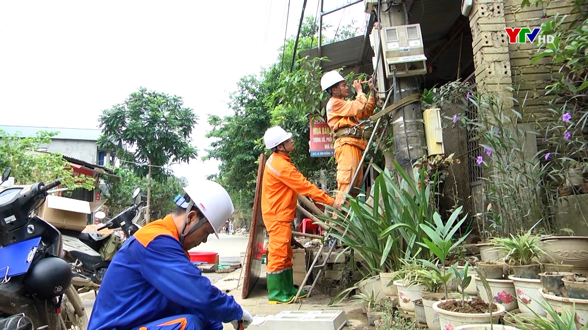 Điện lực Trấn Yên dồn sức khắc phục lưới điện