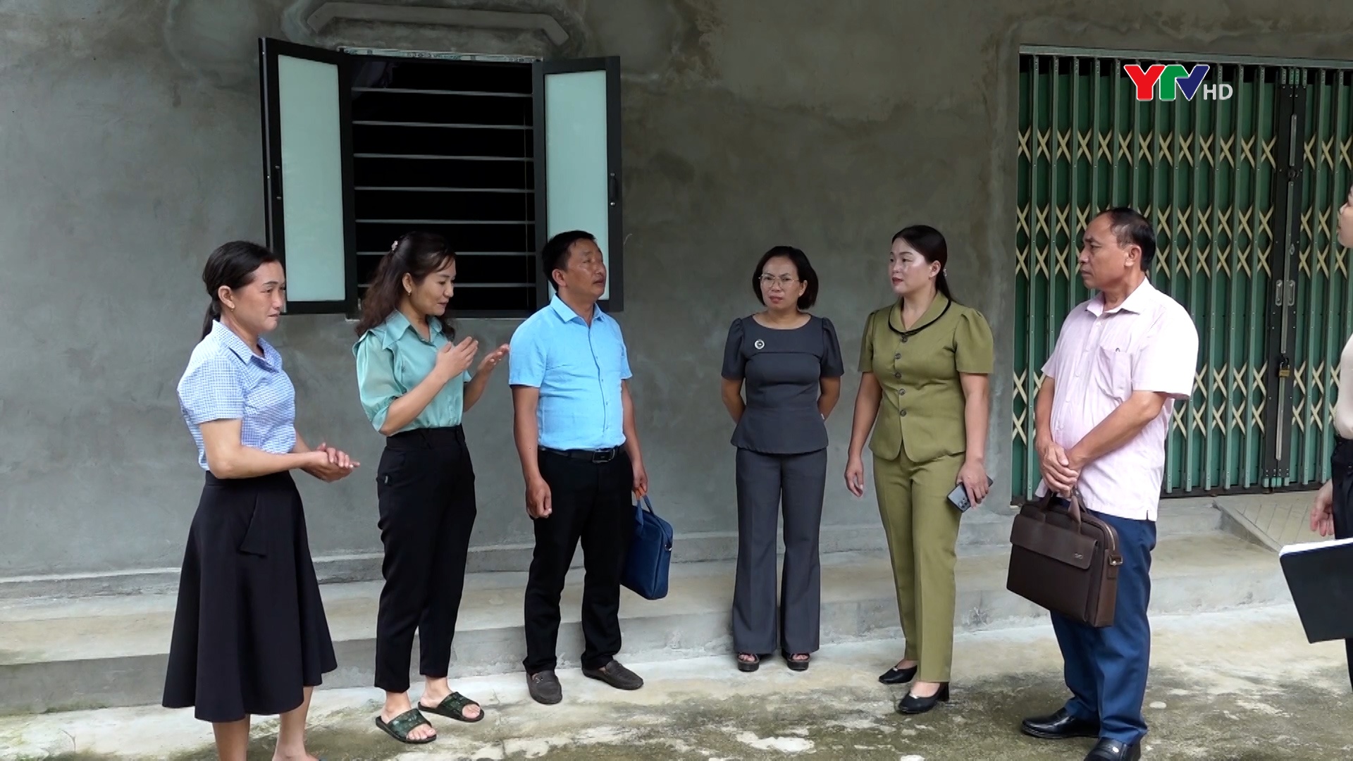 Văn Chấn: Cán bộ là “cái gốc của mọi công việc”