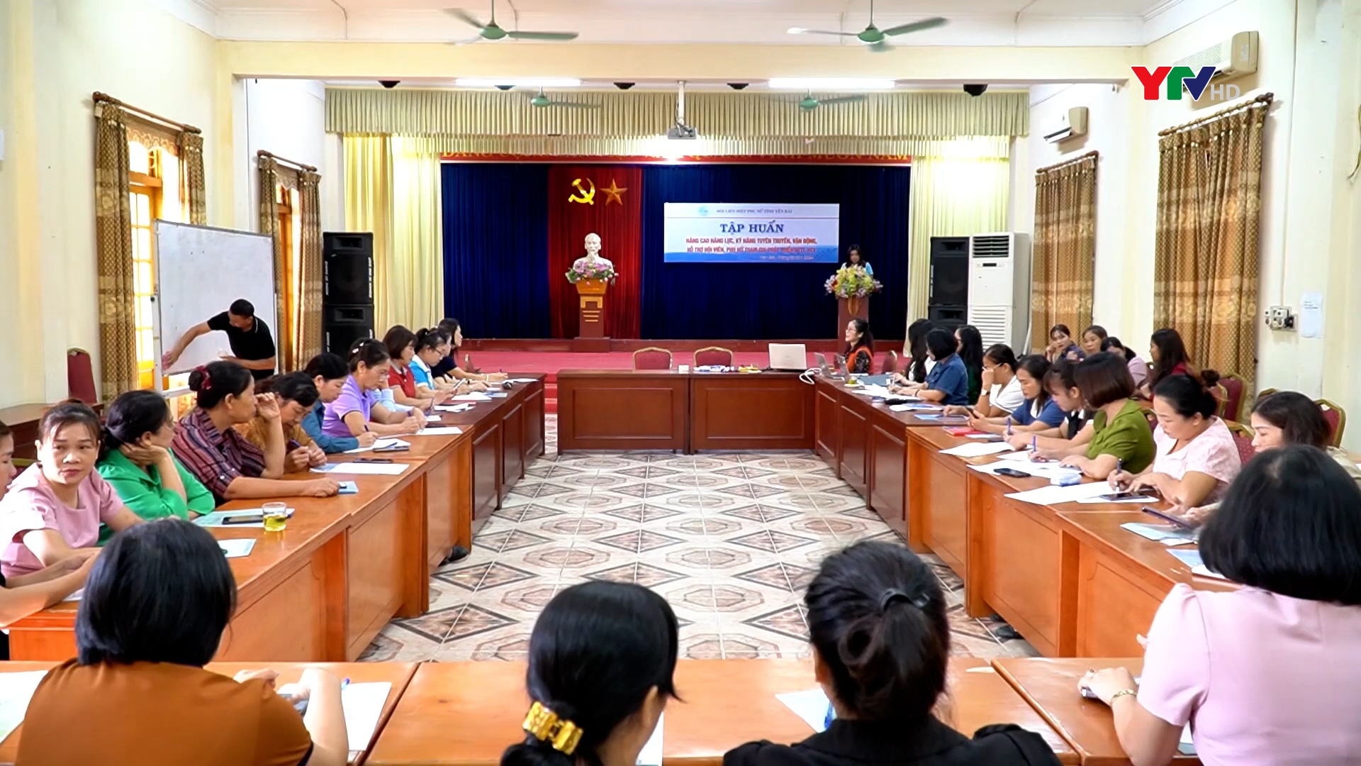 Tập huấn nâng cao năng lực, kỹ năng tuyên truyền vận động, hỗ trợ hội viên phụ nữ tham gia phát triển kinh tế tập thể và HTX