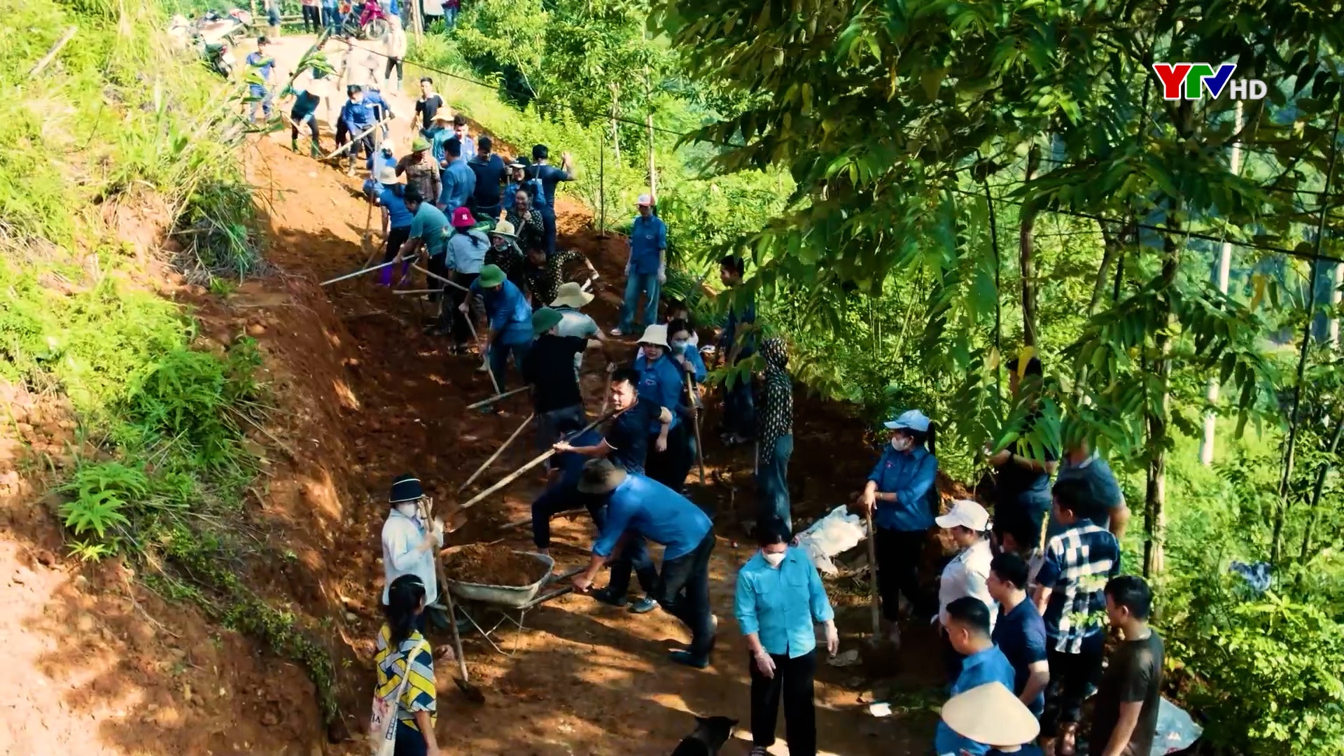 Trường Chính trị tỉnh tham gia hoạt động “Ngày thứ 7 cùng dân” tại xã Nghĩa Sơn, huyện Văn Chấn