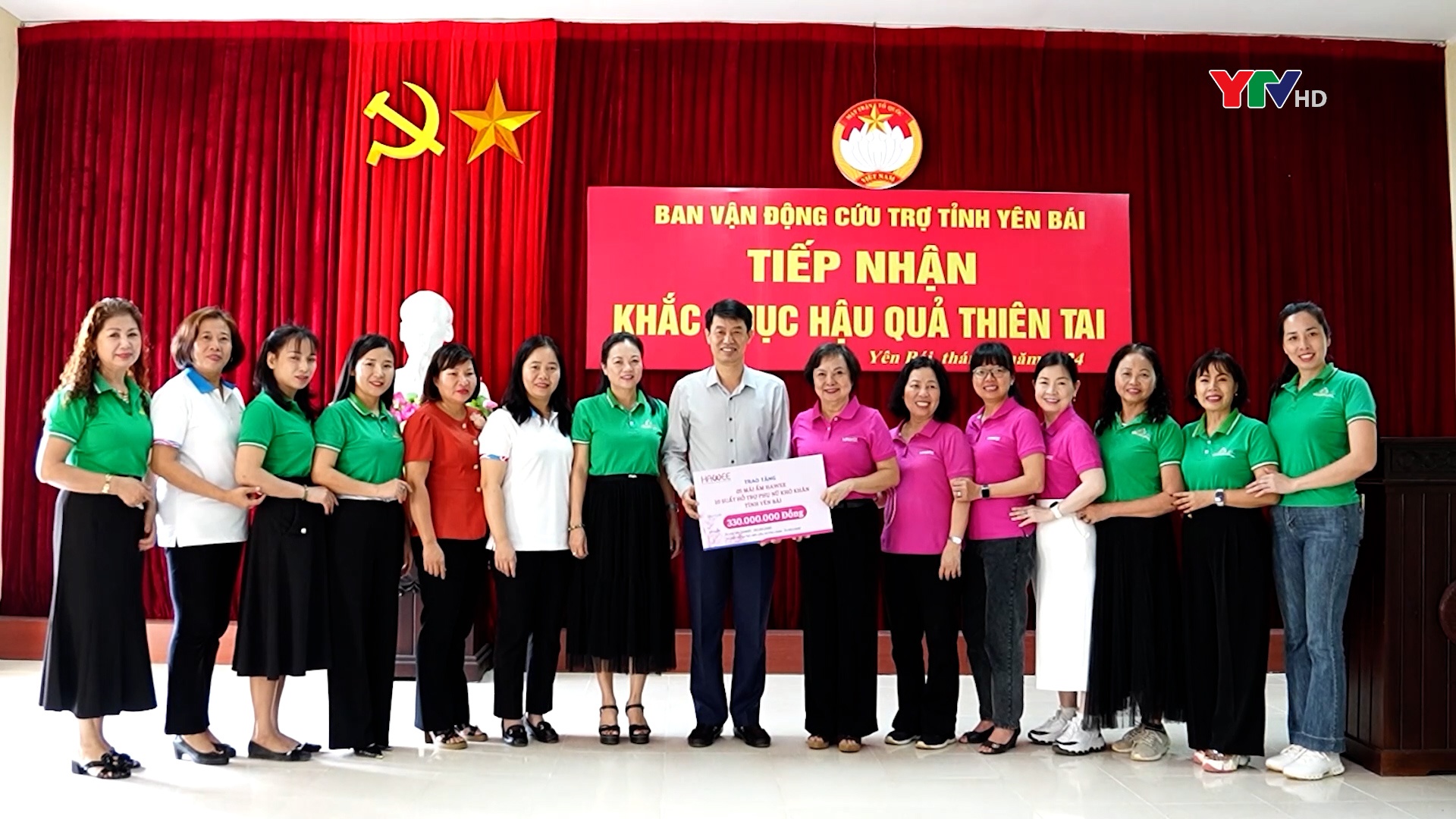 Hội Nữ doanh nhân TP Hồ Chí Minh hỗ trợ 330 triệu đồng cho đồng bào bị thiên tai TP Yên Bái