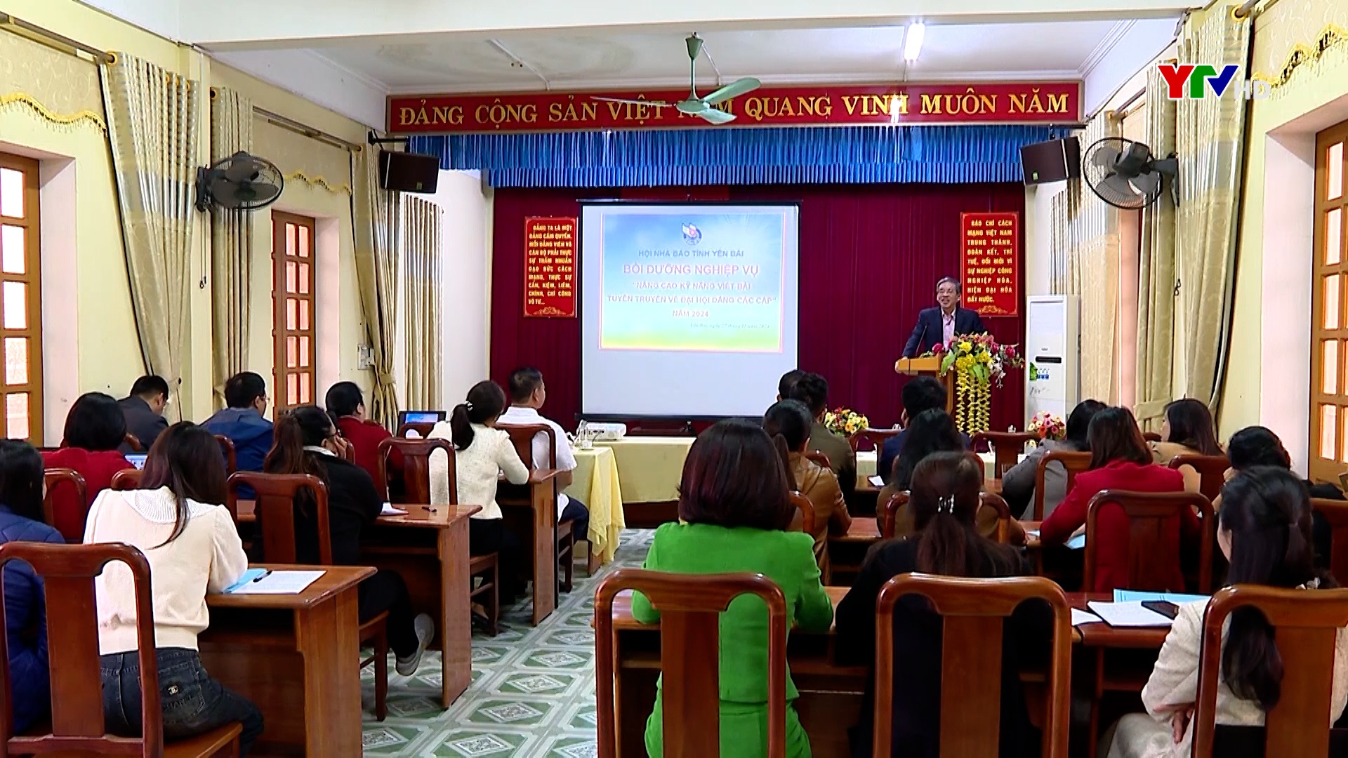 Bồi dưỡng nghiệp vụ nâng cao kỹ năng viết bài tuyên truyền về Đại hội Đảng các cấp