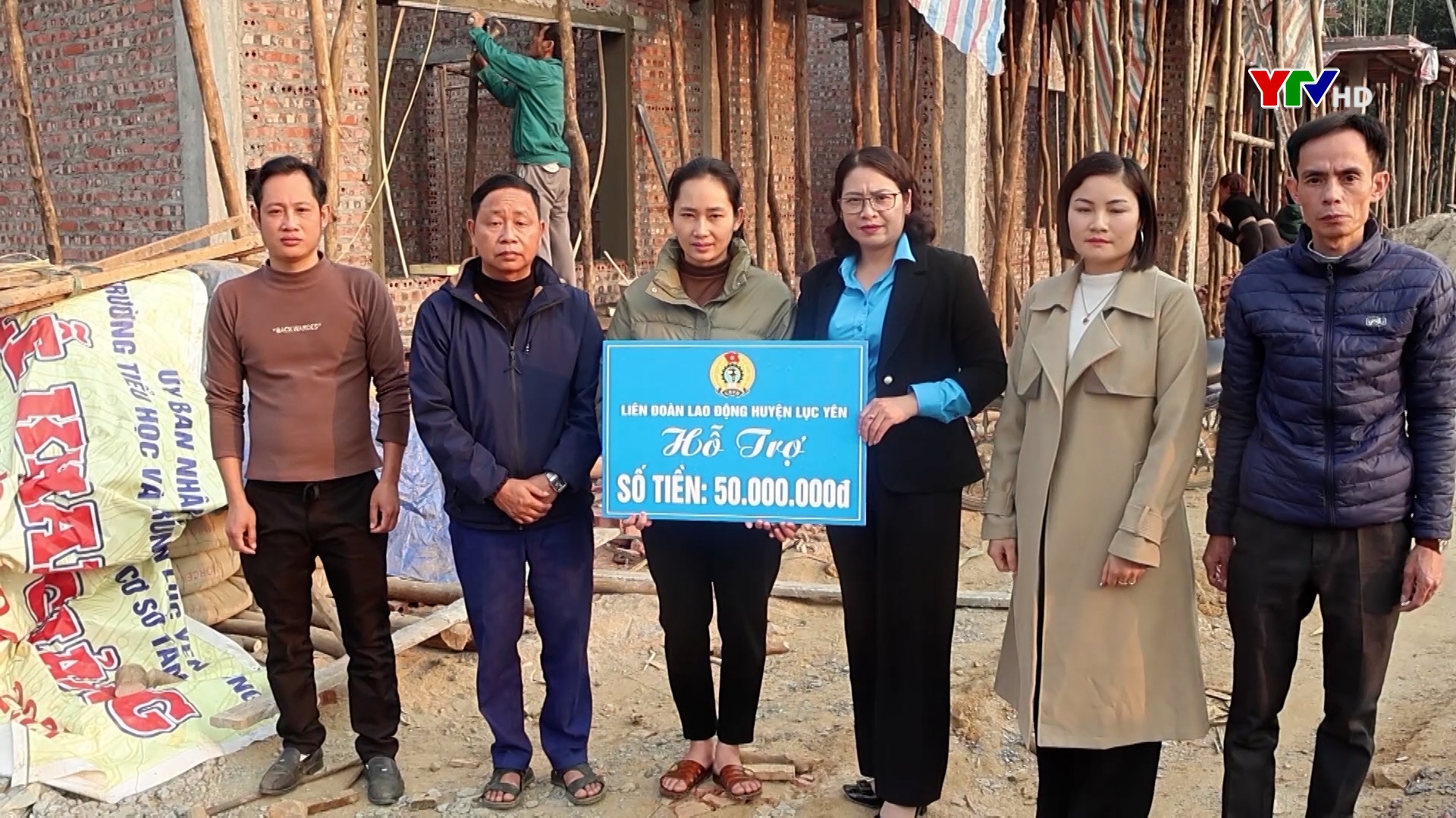 Lục Yên: Hỗ trợ đoàn viên, người lao động bị thiệt hại về nhà ở do bão số 3