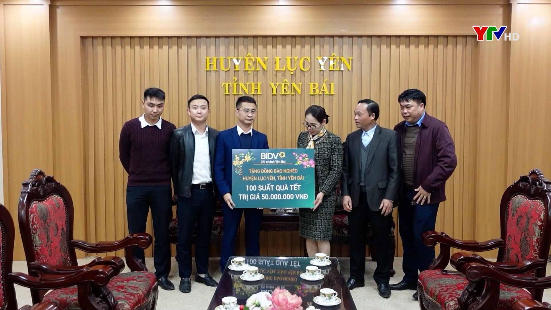 BIDV Chi nhánh Yên Bái trao 100 suất quà Tết cho hộ nghèo tại huyện Lục Yên