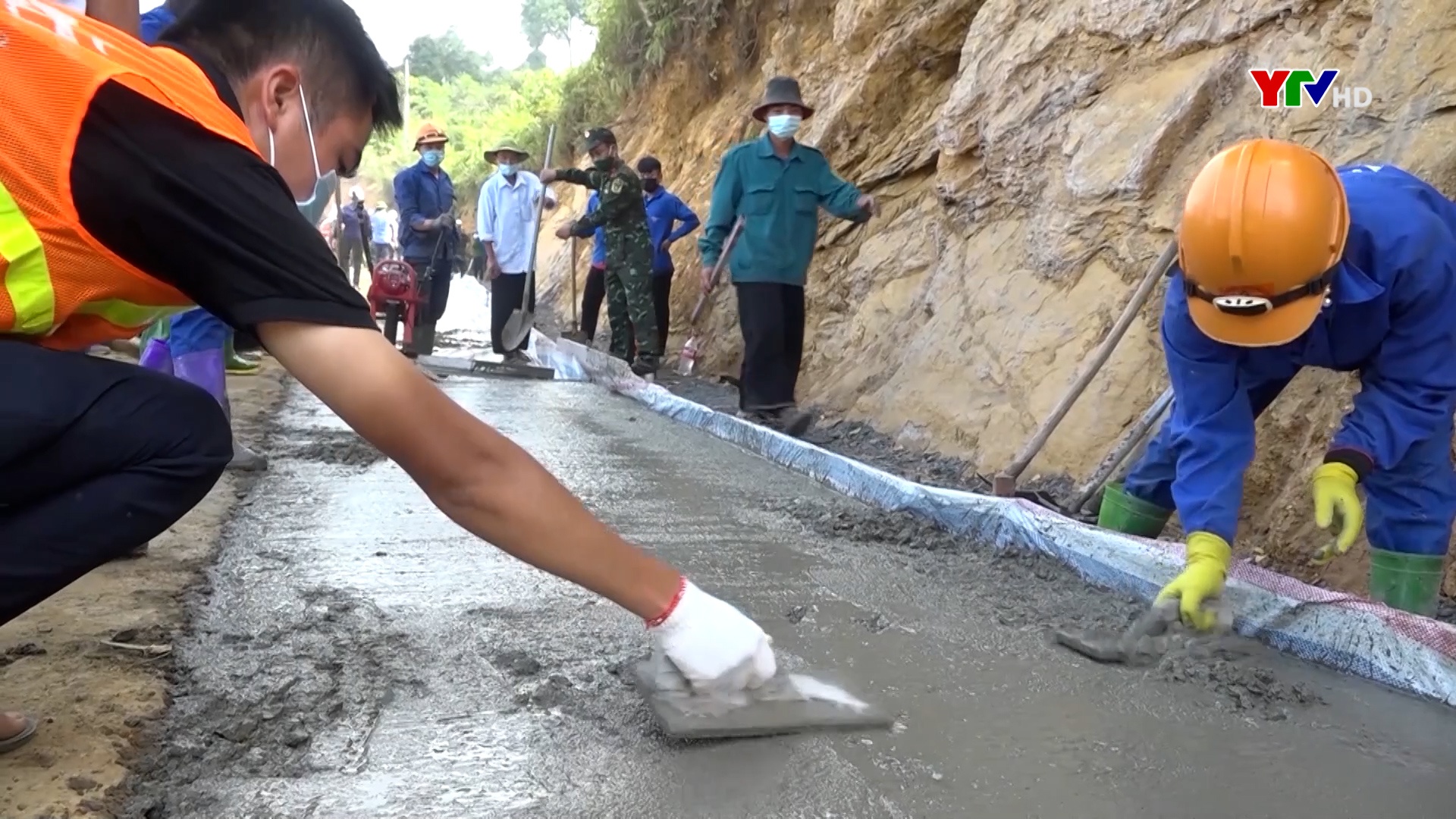 Toàn tỉnh kiên cố hóa 20 km đường GTNT
