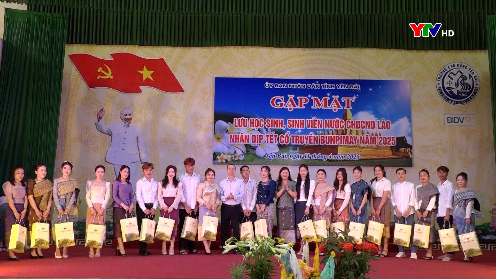 UBND tỉnh gặp mặt lưu học sinh Lào nhân dịp Tết cổ truyền Bunpimay