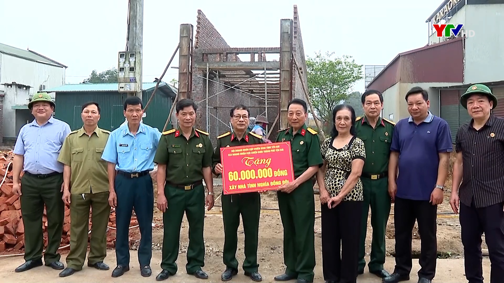 Trao kinh phí hỗ trợ xây nhà tình nghĩa cho hội viên CCB phường Hồng Hà, thành phố Yên Bái