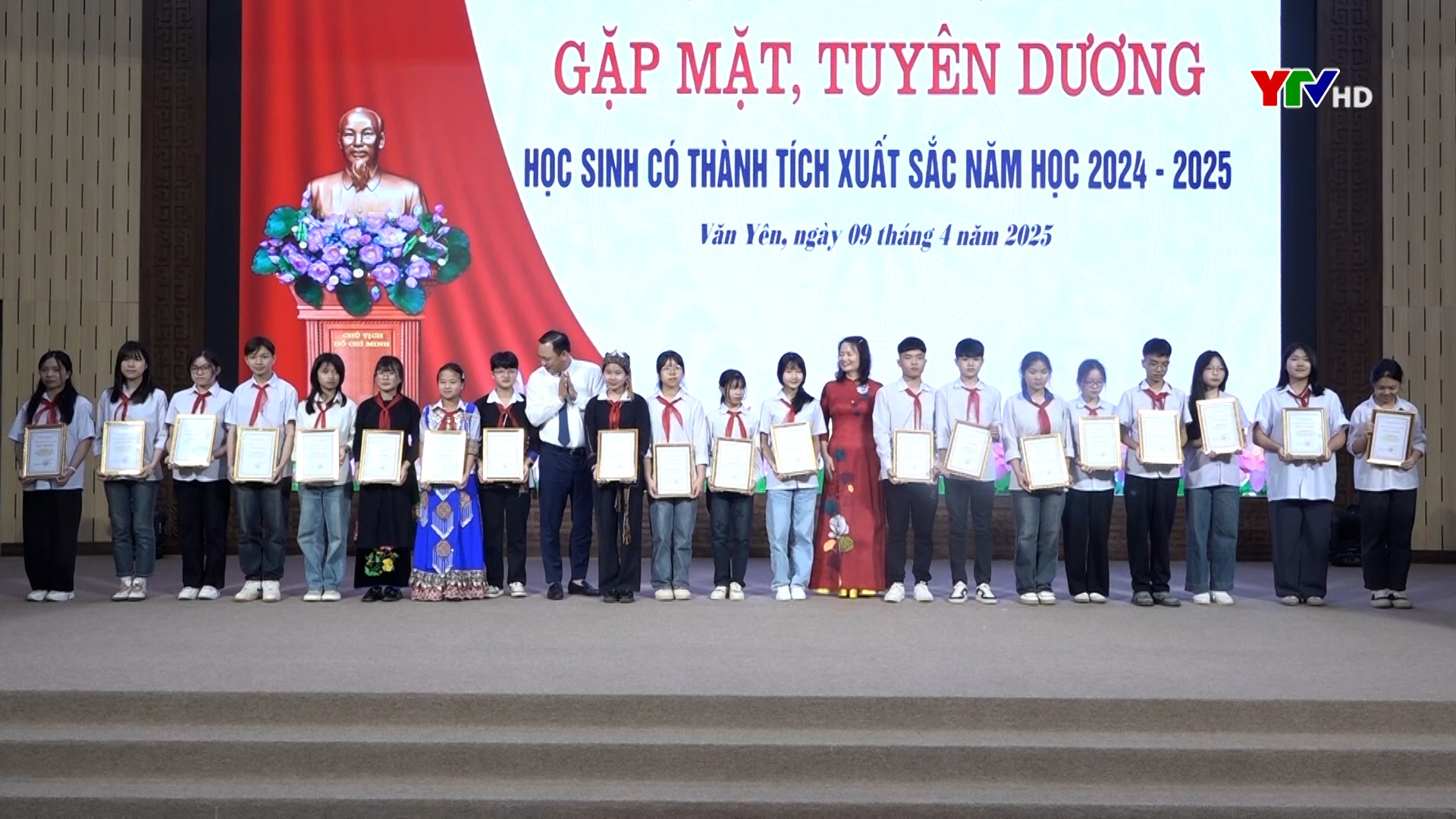 Văn Yên tuyên dương 255 học sinh có thành tích xuất sắc trong năm học 2024 – 2025