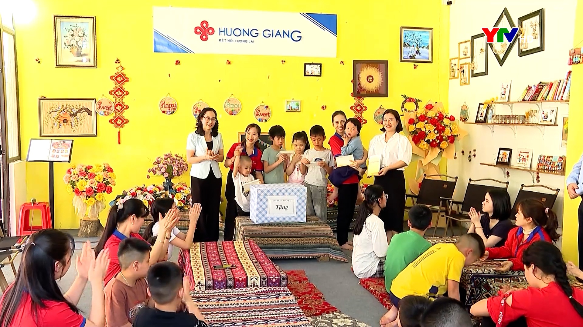 Sở Y tế thăm, tặng quà tại Trung tâm khuyết tật Hương Giang nhân Ngày Người khuyết tật Việt Nam