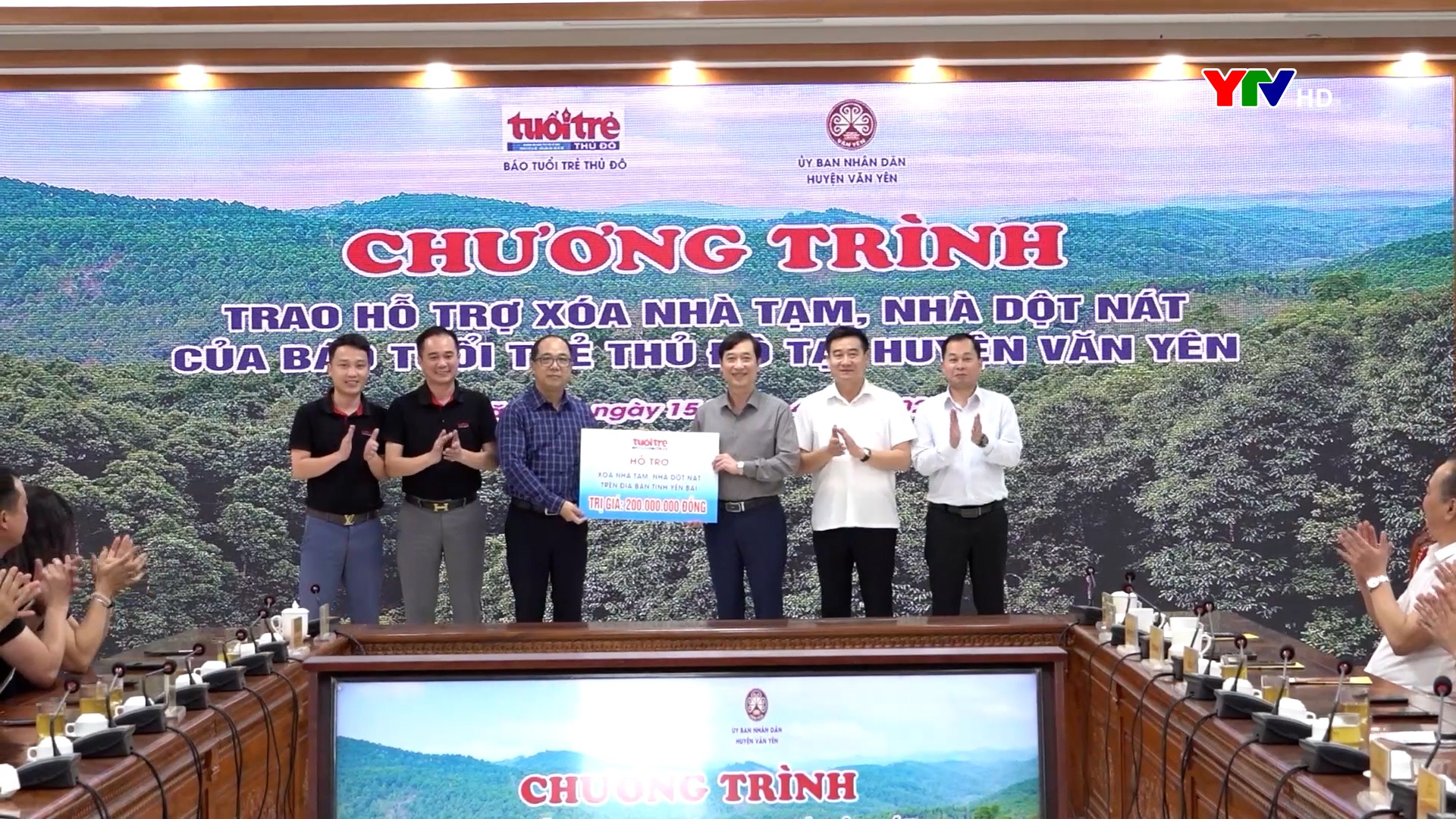 Báo Tuổi trẻ Thủ đô hỗ trợ 200 triệu đồng giúp huyện Văn Yên xoá nhà tạm, nhà dột nát