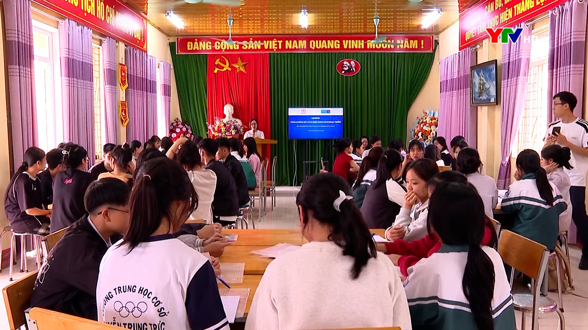 Tập huấn nâng cao năng lực điều hành sinh hoạt nhóm cho học sinh
