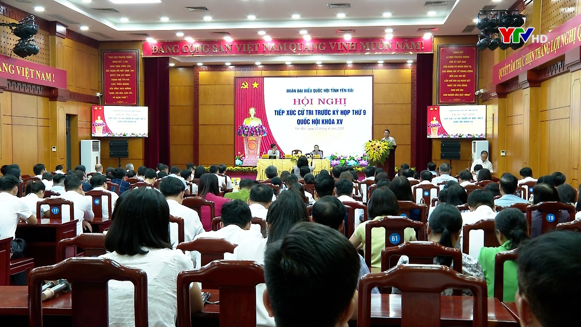 Bộ trưởng Bộ Nông nghiệp và Môi trường Đỗ Đức Duy tiếp xúc cử tri thành phố Yên Bái