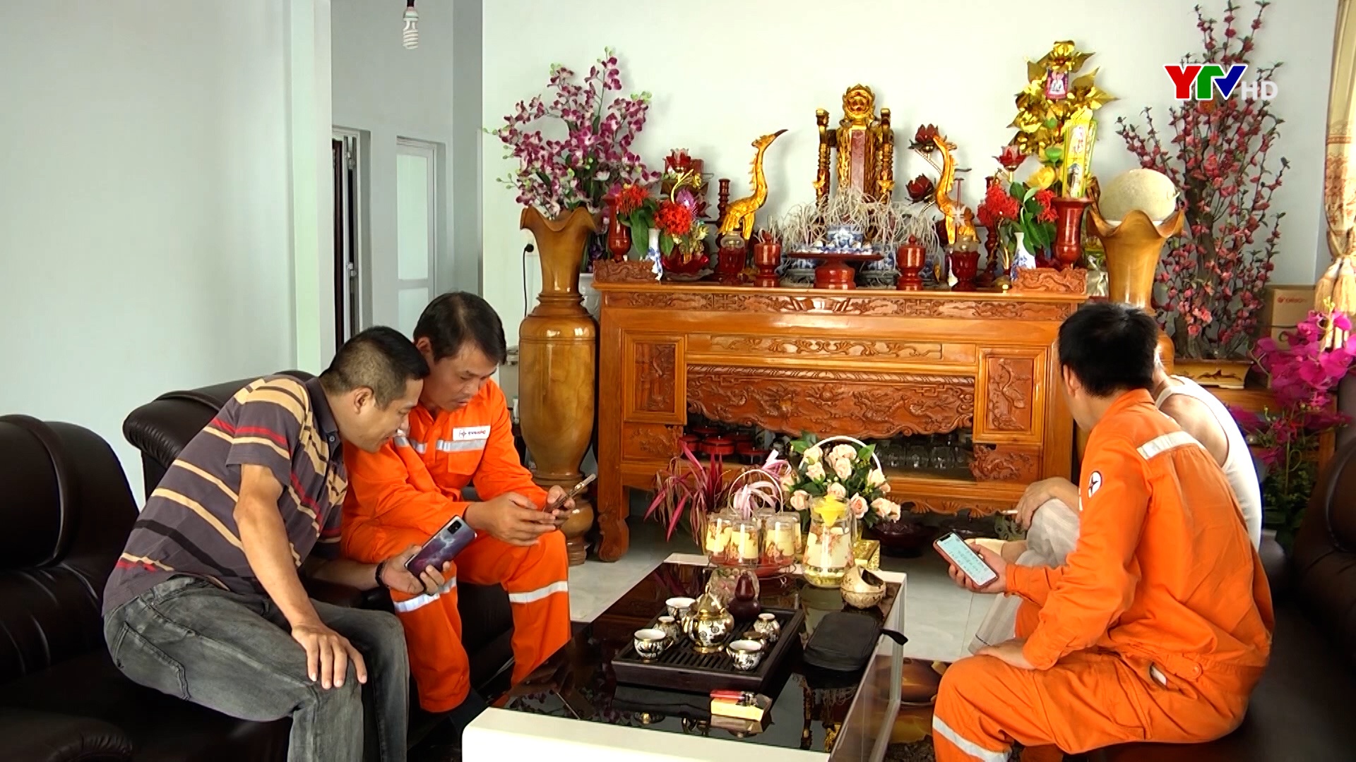 Yên Bái phấn đấu trên 95% khách hành thanh toán tiền điện không dùng tiền mặt