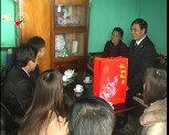 Các địa phương tặng quà các gia đình chính sách, hộ nghèo nhân dịp Tết
