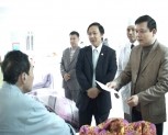 Đ/c Dương Văn Thống phó bí thư thường trực tỉnh ủy - Chủ tịch HĐND tỉnh chúc tết các bệnh nhân tại  bệnh viện Đa khoa tỉnh