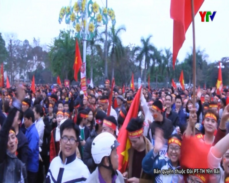 Người dân Yên Bái cổ vũ cho Đội tuyển U23 Việt Nam