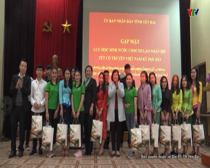 Gặp mặt, chúc Tết các lưu học sinh Lào đang học tập tại Trường CĐSP Yên Bái