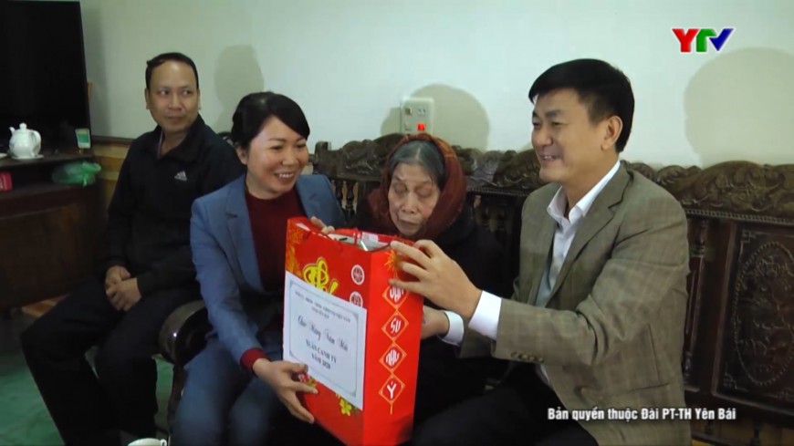 Đồng chí Phó Chủ tịch UBND tỉnh Nguyễn Chiến Thắng thăm, tặng quà Tết tại huyện Trấn Yên