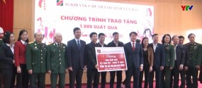 Ngân hàng Nông nghiệp và Phát triển nông thôn Chi nhánh tỉnh Yên Bái trao tặng 1.000 suất quà Tết sum vầy