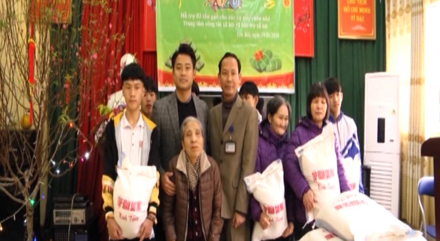 Tập đoàn Sao Mai và Báo Xây dựng trao tặng 10 tấn gạo cho đồng bào Yên Bái