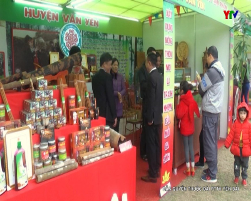 24 gian hàng tham gia Khu trưng bày các sản phẩm nông nghiệp chủ lực, đặc sản của tỉnh