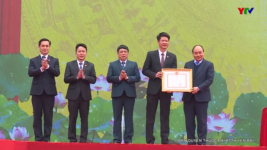 Thủ tướng Chính phủ Nguyễn Xuân Phúc trao Quyết định công nhận huyện Trấn Yên đạt chuẩn nông thôn mới