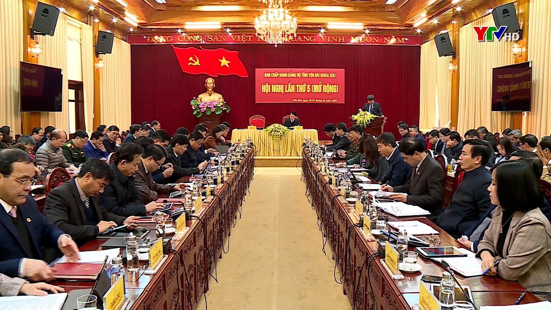 Ngày làm việc thứ 2 - Hội nghị BCH Đảng bộ tỉnh Yên Bái lần thứ 5 ( mở rộng): Thảo luận tại hội trường