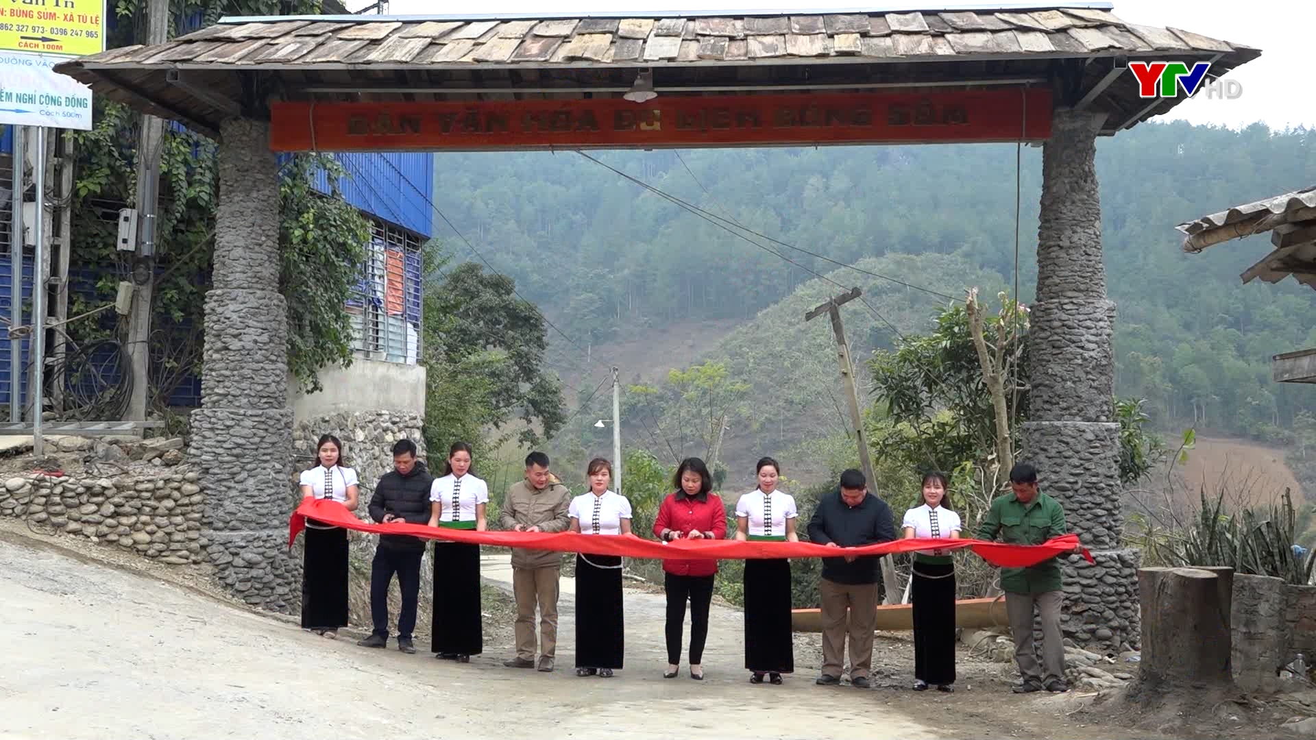 Xã Tú Lệ, huyện Văn Chấn hoàn thành cụm công trình cổng làng văn hóa và đường giao thông nông thôn