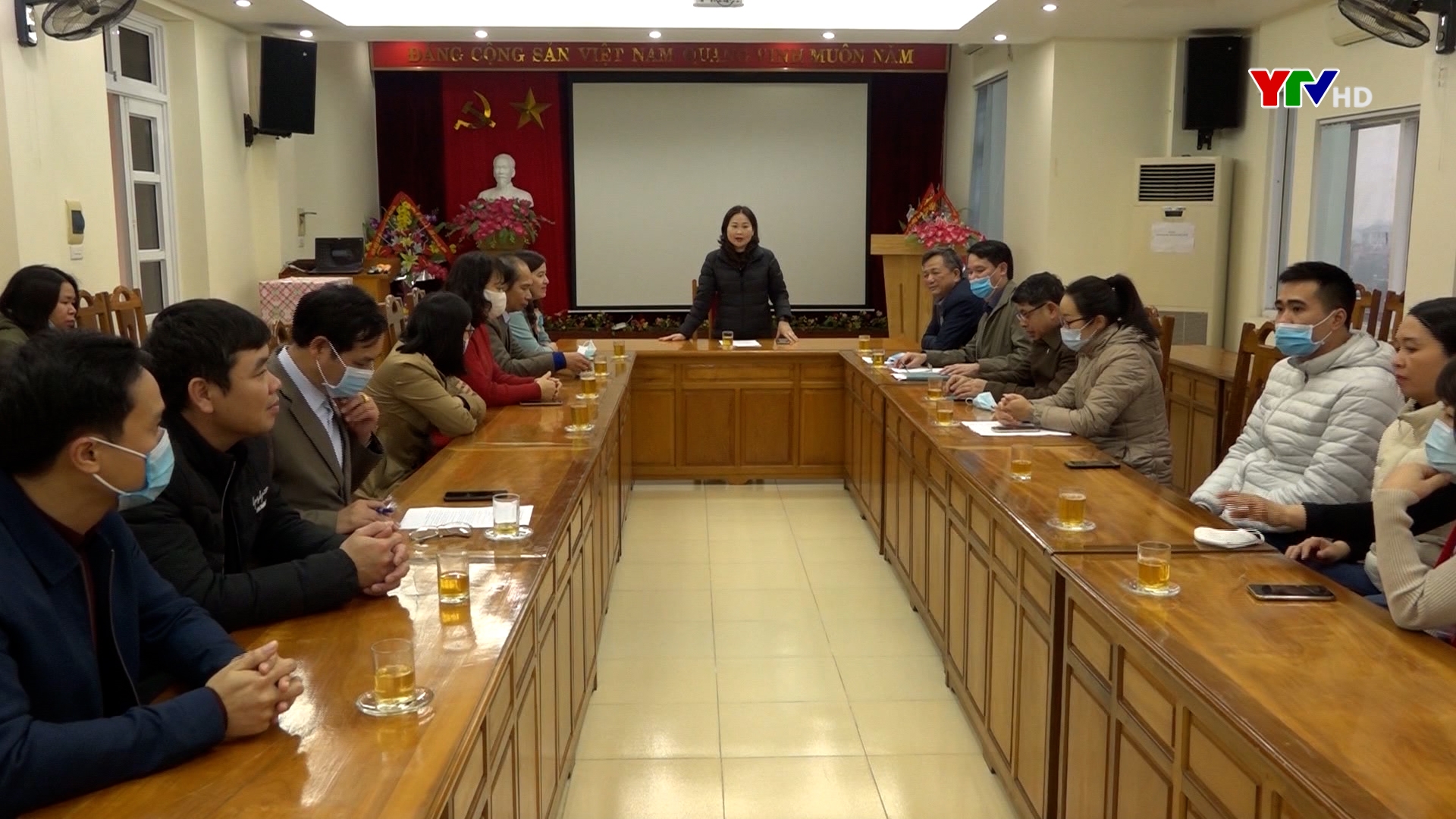Đồng chí Vũ Thị Hiền Hạnh – PCT UBND tỉnh chúc Tết Trung tâm Kiểm soát bệnh tật tỉnh